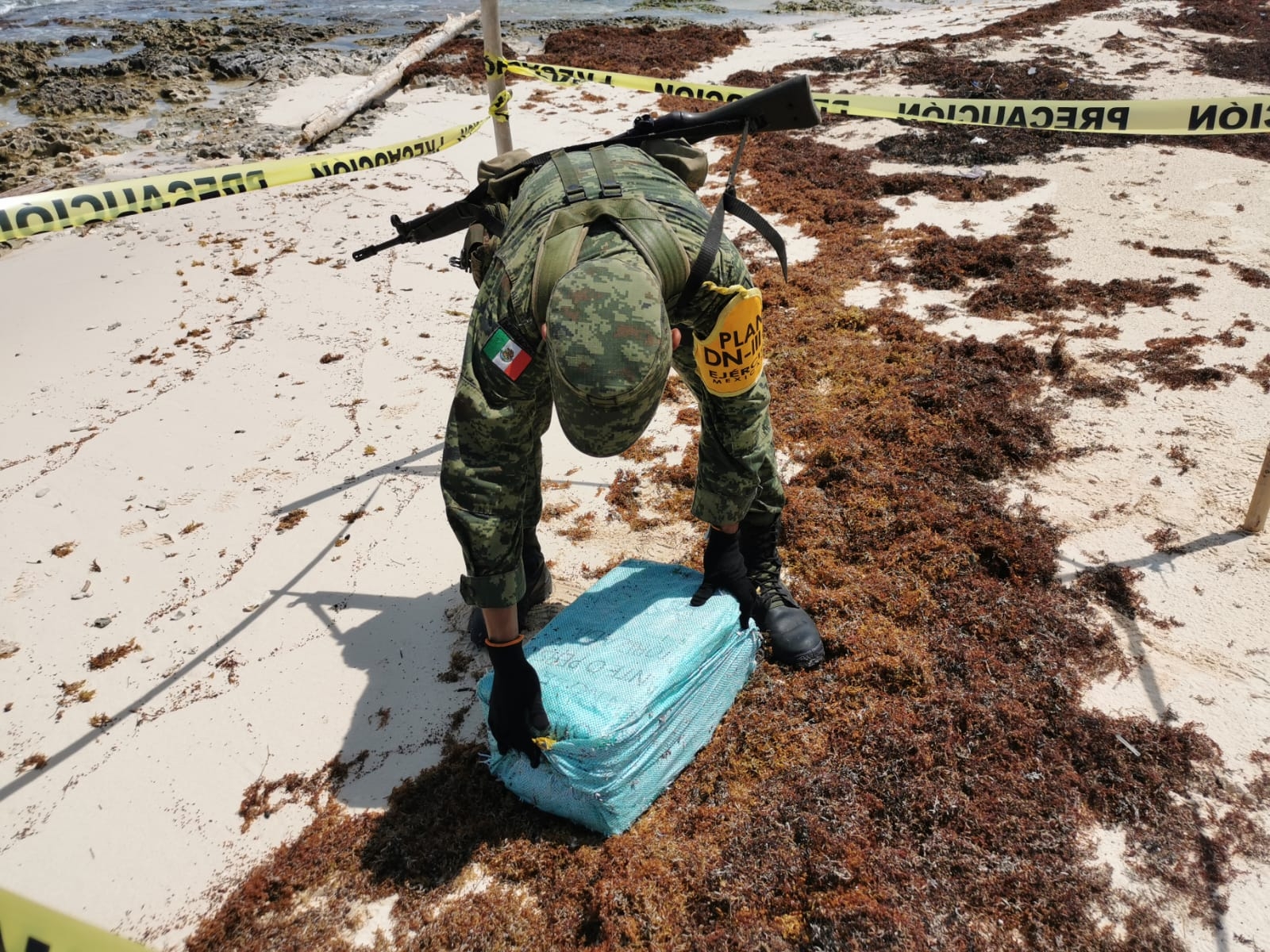 Recalan paquetes con más de 80 kilos de droga en Cozumel
