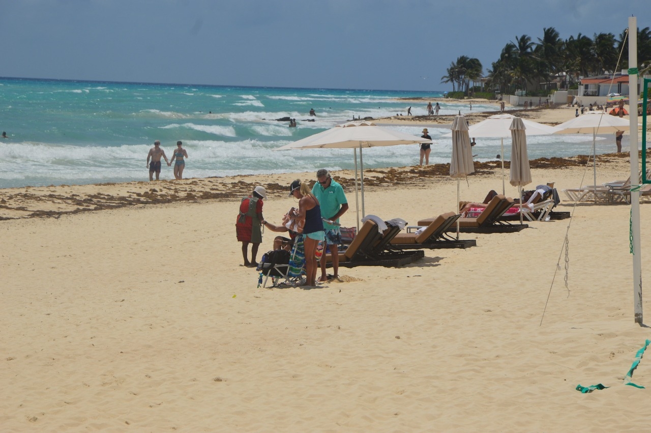 Algunas personas aseguraron que a veces es mejor no llevar cubrebocas a la playa, puesto que hay gente sucia que lo deja