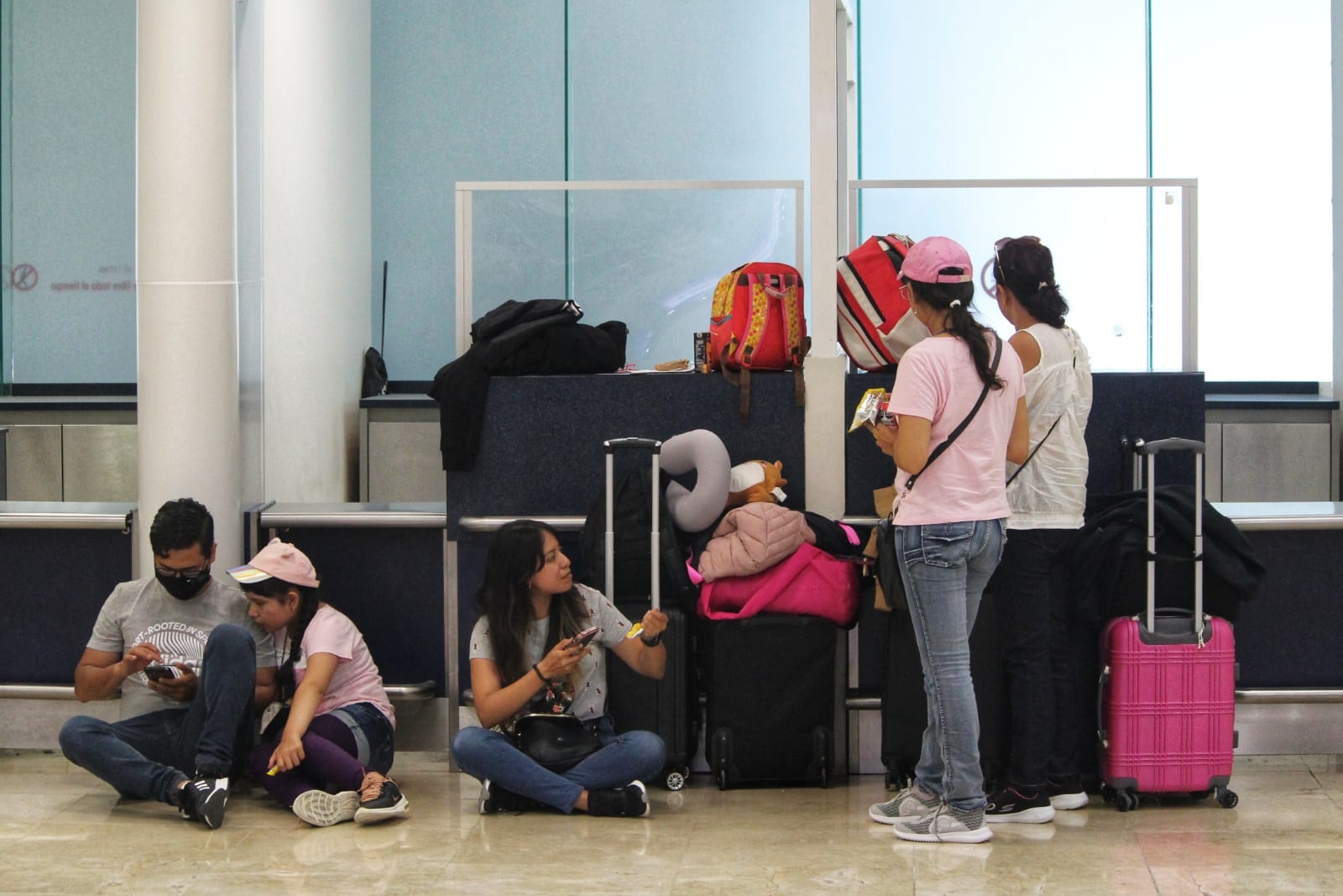 Aeropuerto de Cancún sufre seis afectaciones en sus operaciones
