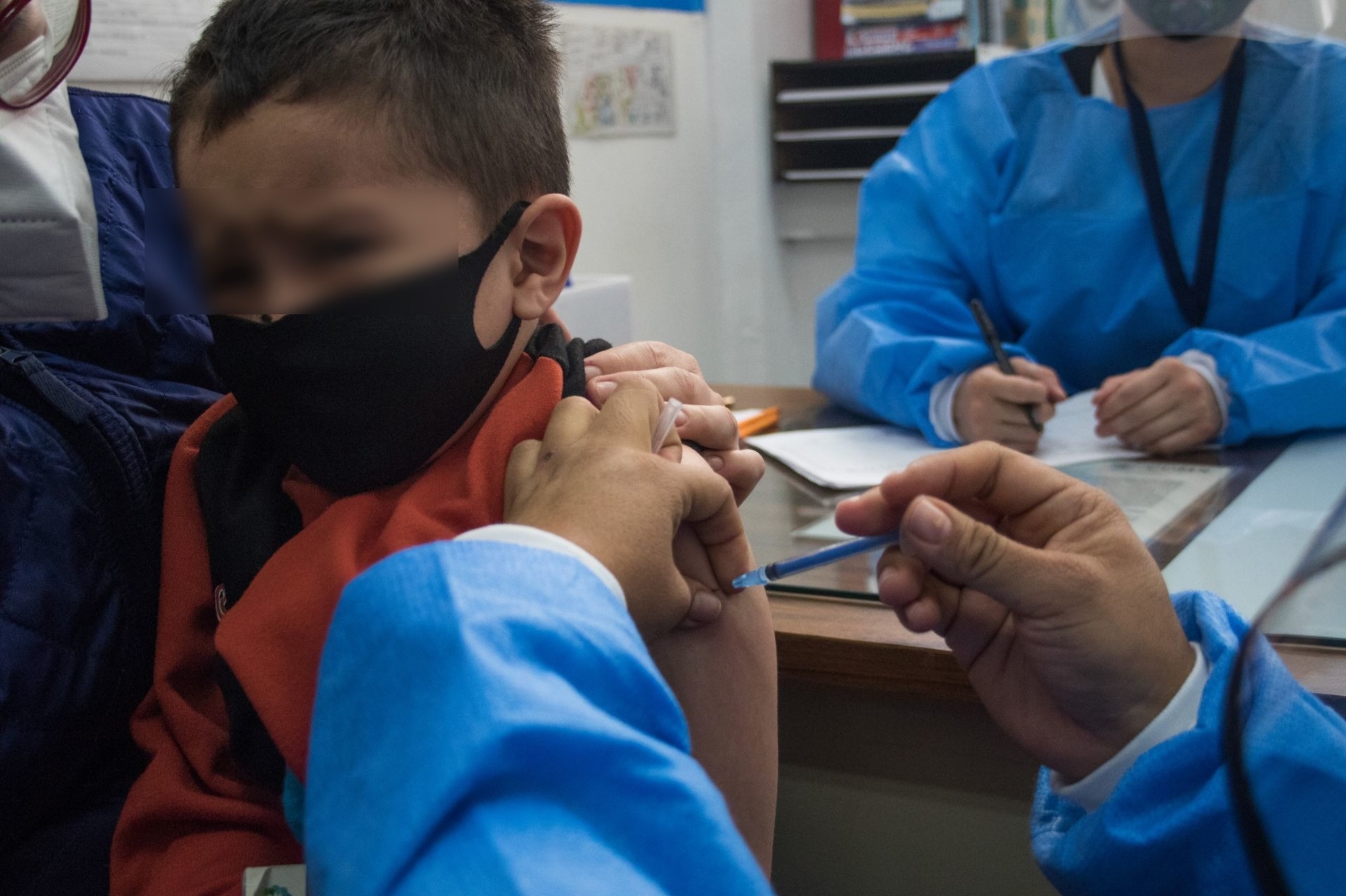 10 menores se amparan para recibir vacuna anticovid en Quintana Roo