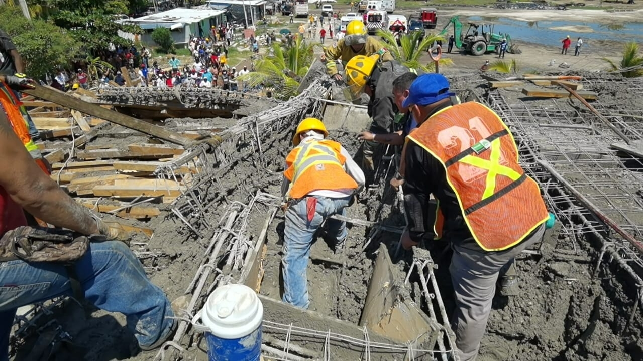Rescatan al sexto trabajador del derrumbe en Ciudad del Carmen, Campeche