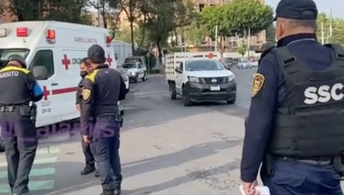 Mujer atropella a policía que no la dejó pasar la calle en la CDMX