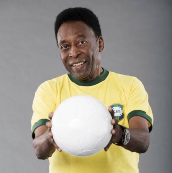 Con buen humor, Pelé se recupera de su cirugía de colon