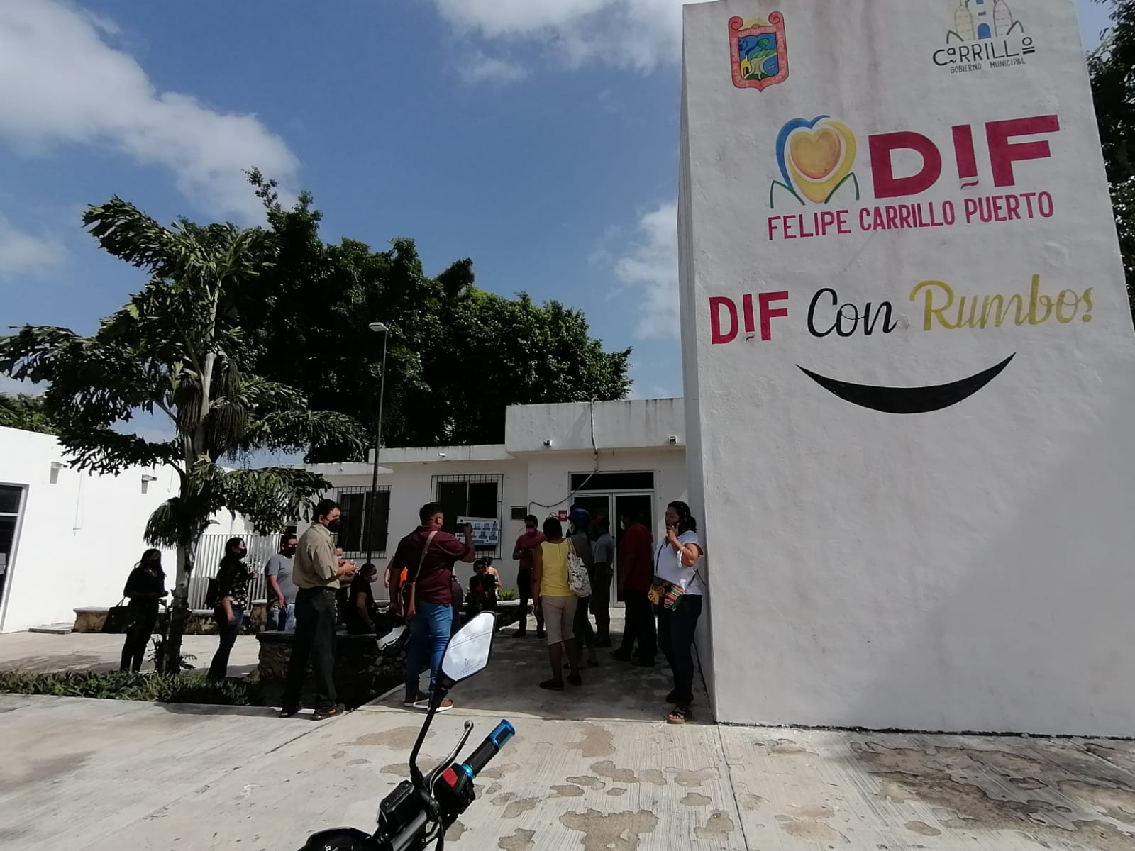 Burócratas toman instalaciones del DIF y el Palacio Municipal de Felipe Carrillo Puerto