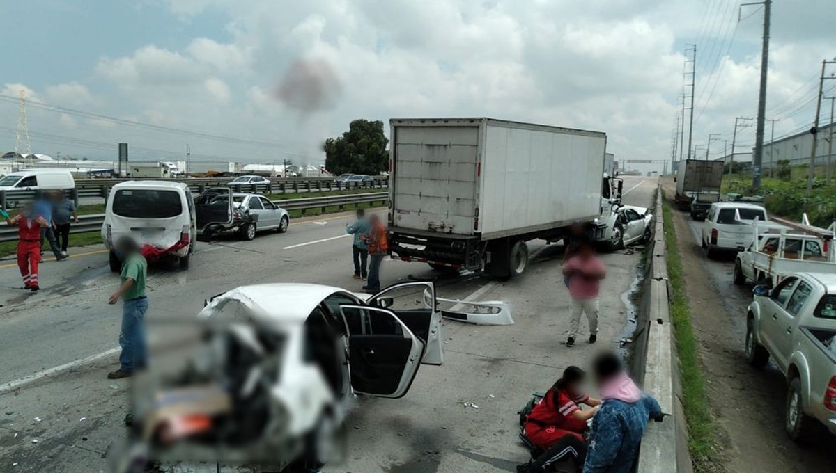 Accidente en la México-Querétaro deja un muerto y 15 heridos
