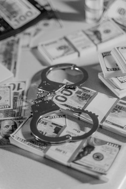 Los criminales no podrán acceder al dinero guardado en sus cuentas bancarias