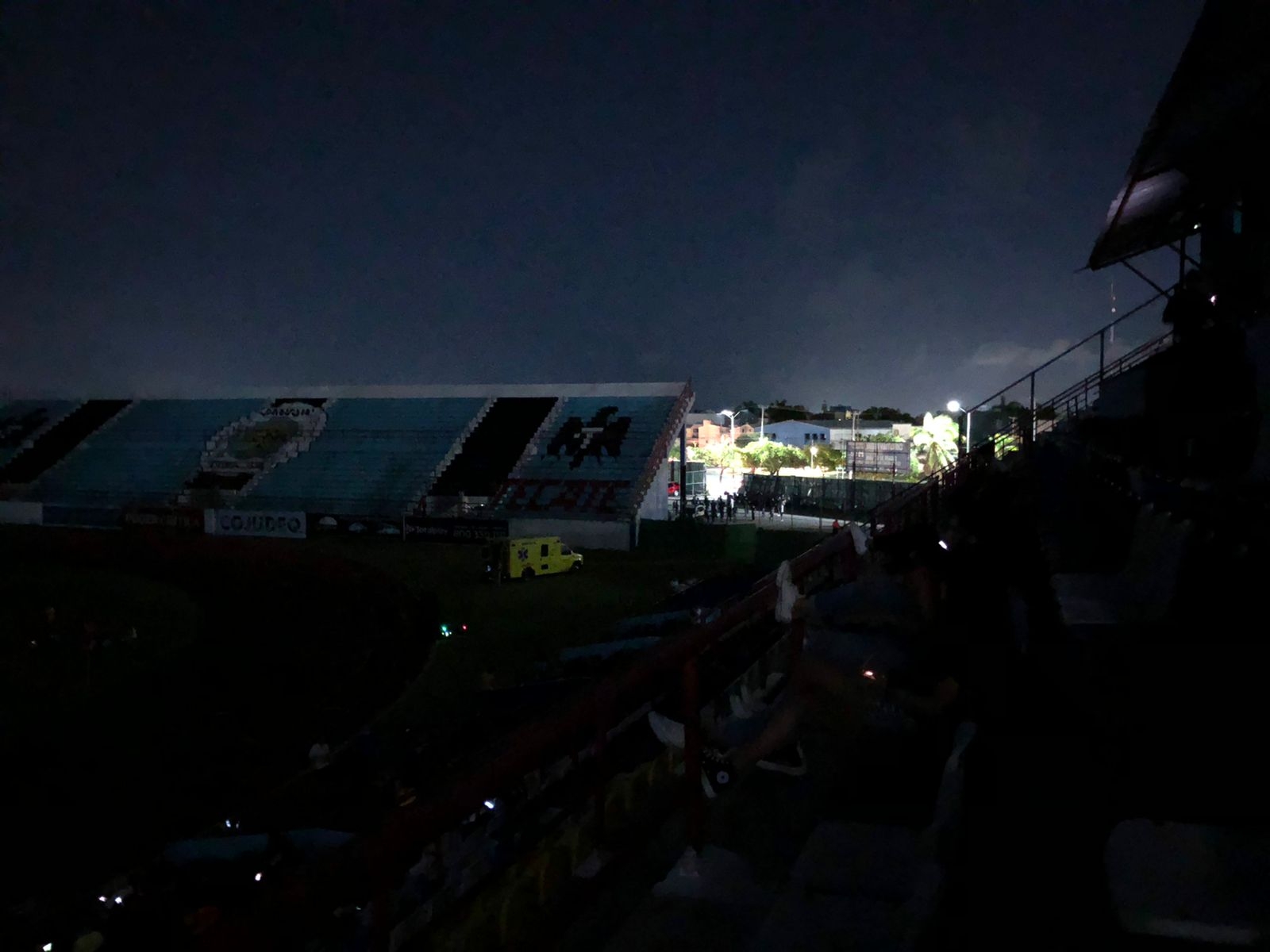 Cancún FC vs Leones Negros: Estadio se mantiene sin luz y retrasa el encuentro