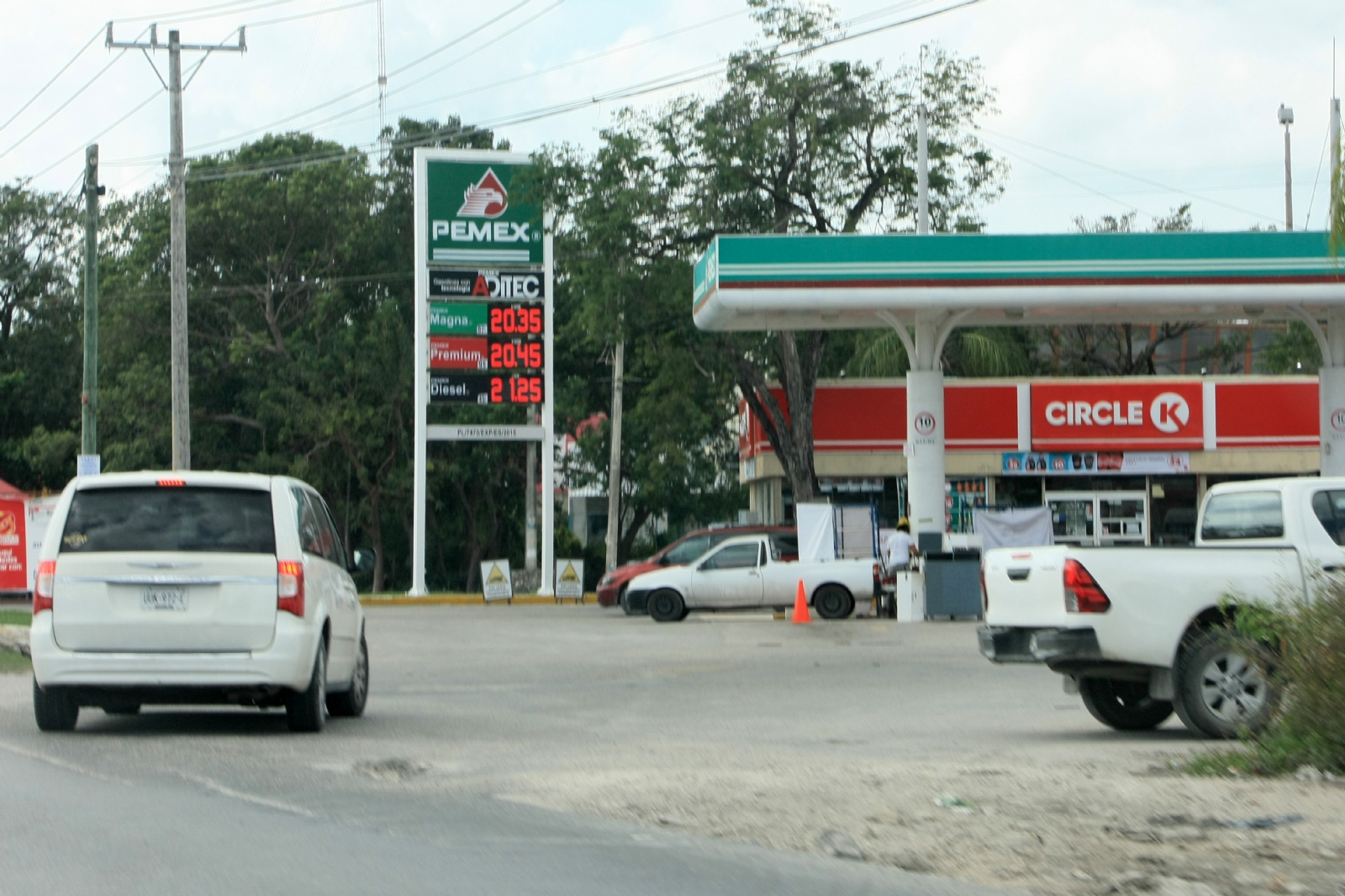 La gasolinera en Cancún que vende la gasolina premium más cara, se localiza cerca del aeropuerto internacional der la ciudad