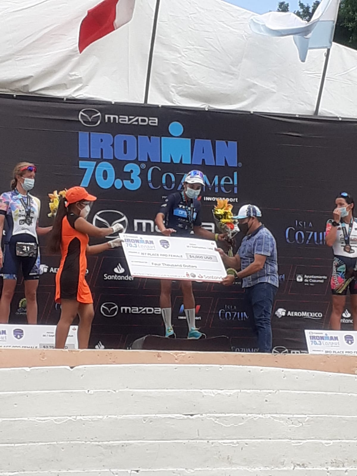 Cecilia Pérez, triatleta mexicana gana el Ironman 70.3 en Cozumel 