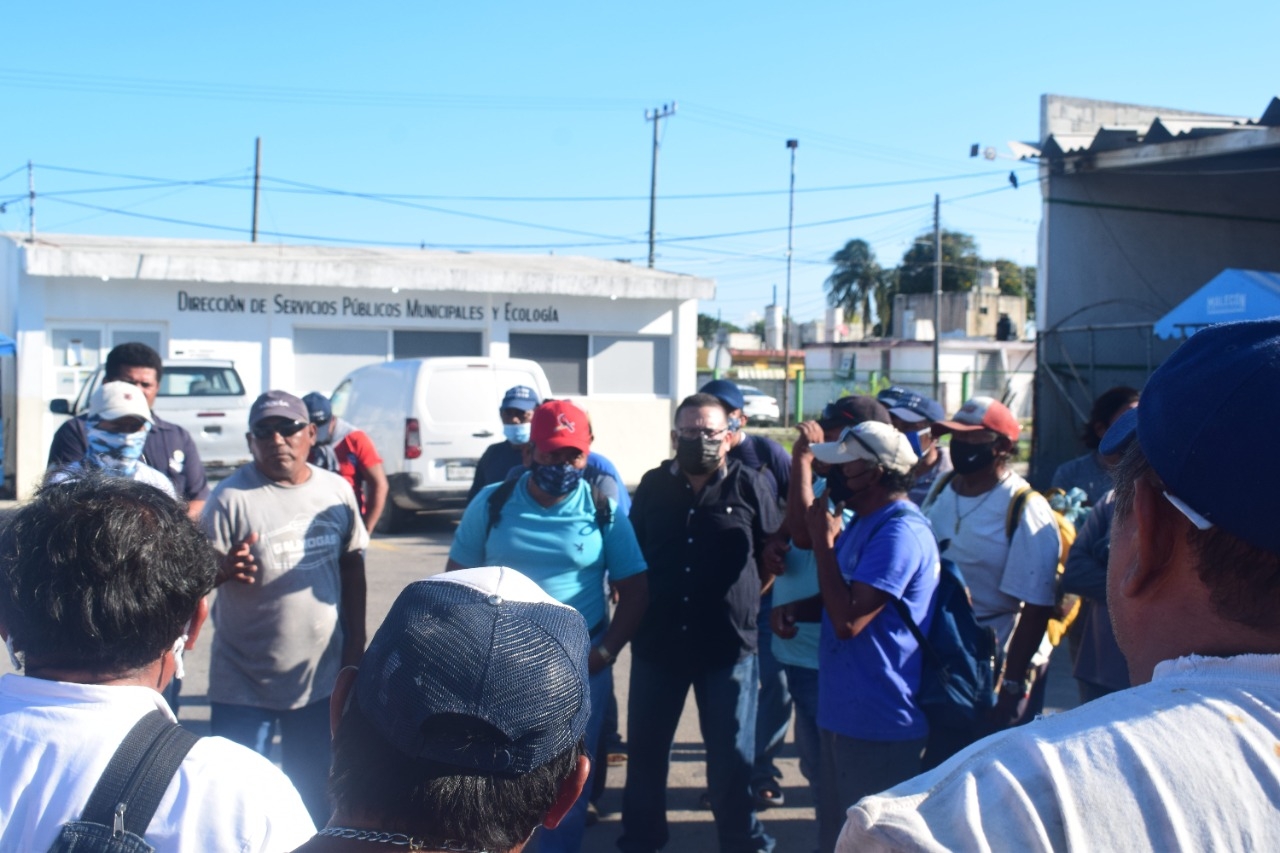 Trabajadores del servicio público protestan por malos tratos en Progreso, Yucatán