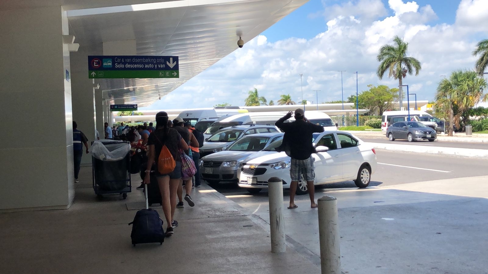El costo del estacionamiento en el aeropuerto de Cancún incrementó tres pesos