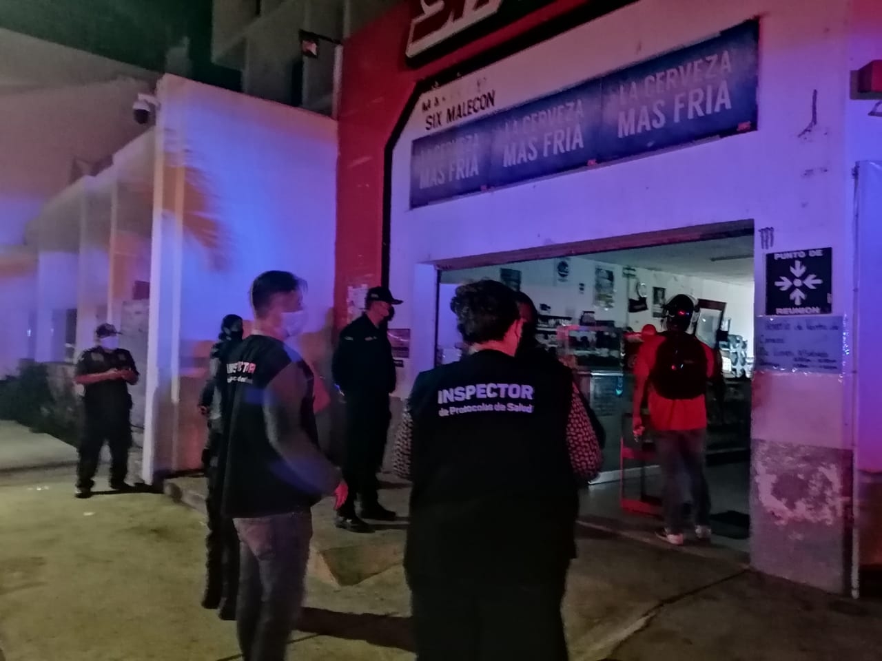 Policías cierran expendio en el malecón Progreso, Yucatán