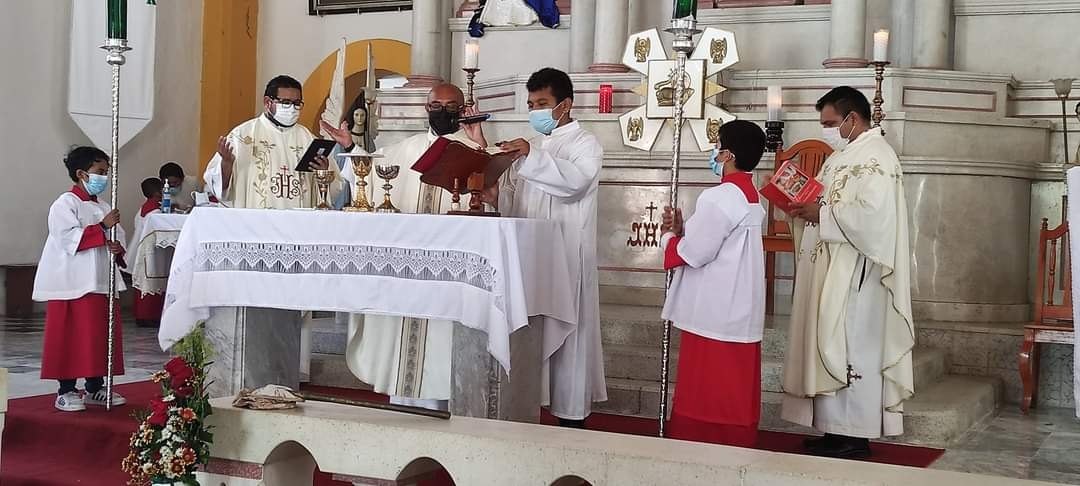 Sacerdote de Isla Aguada celebra su jubileo de 25 años en Palizada, Campeche