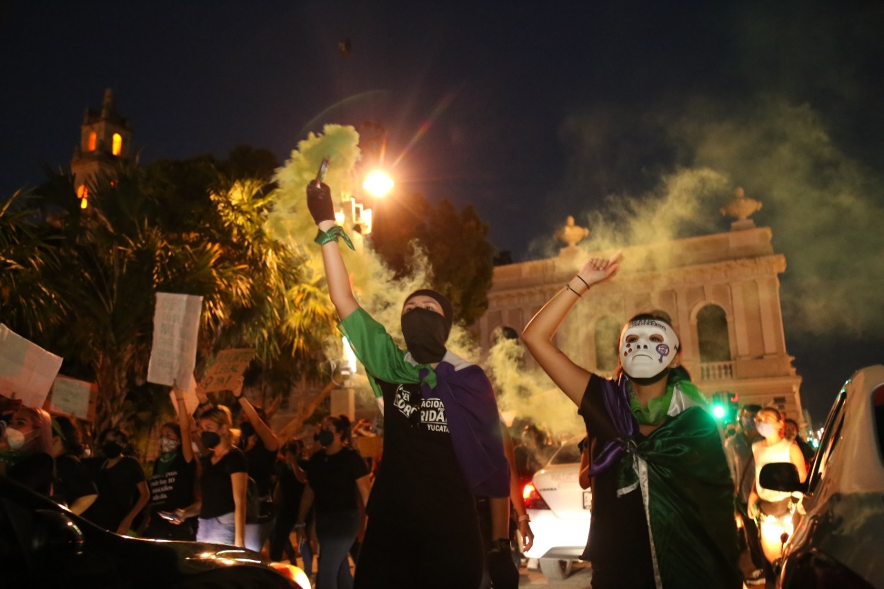 Colectivos feministas marchan por la despenalización del aborto en Yucatán: VIDEO