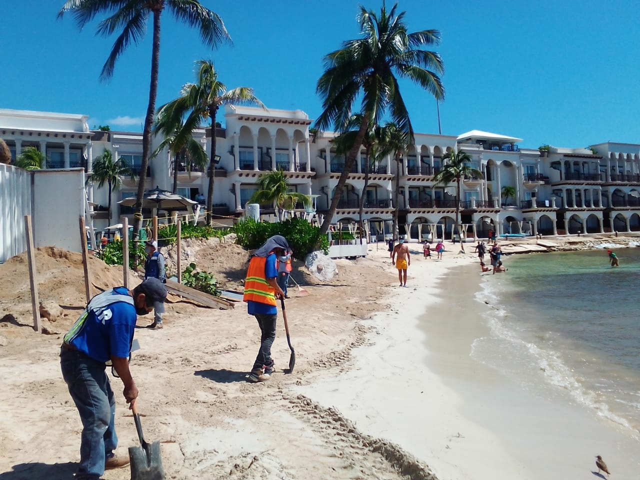 Hotel Panamá Jack realiza obras sin autorización federal en dunas marinas de Playa del Carmen