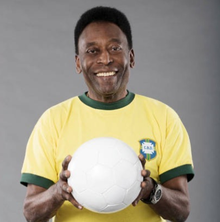 La leyenda del futbol brasileño presentó complicaciones en su recuperación