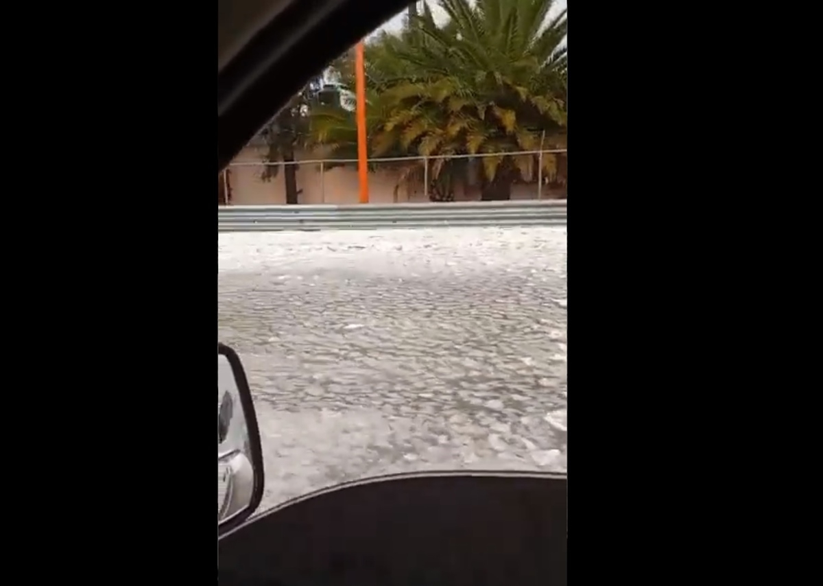 La autopista México-Pachuca sufrió una importante inundación a la altura de Ecatepec