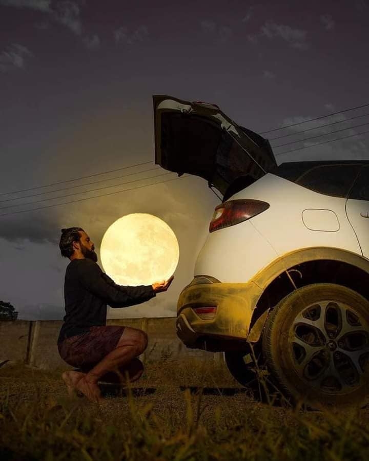 Hombre se 'roba' la Luna en su camioneta: FOTOS