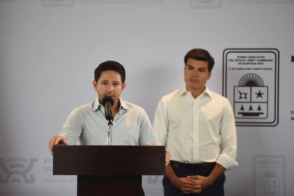 Renuncia Renán Sánchez Tajonar, secretario General del Congreso del Estado de QRoo