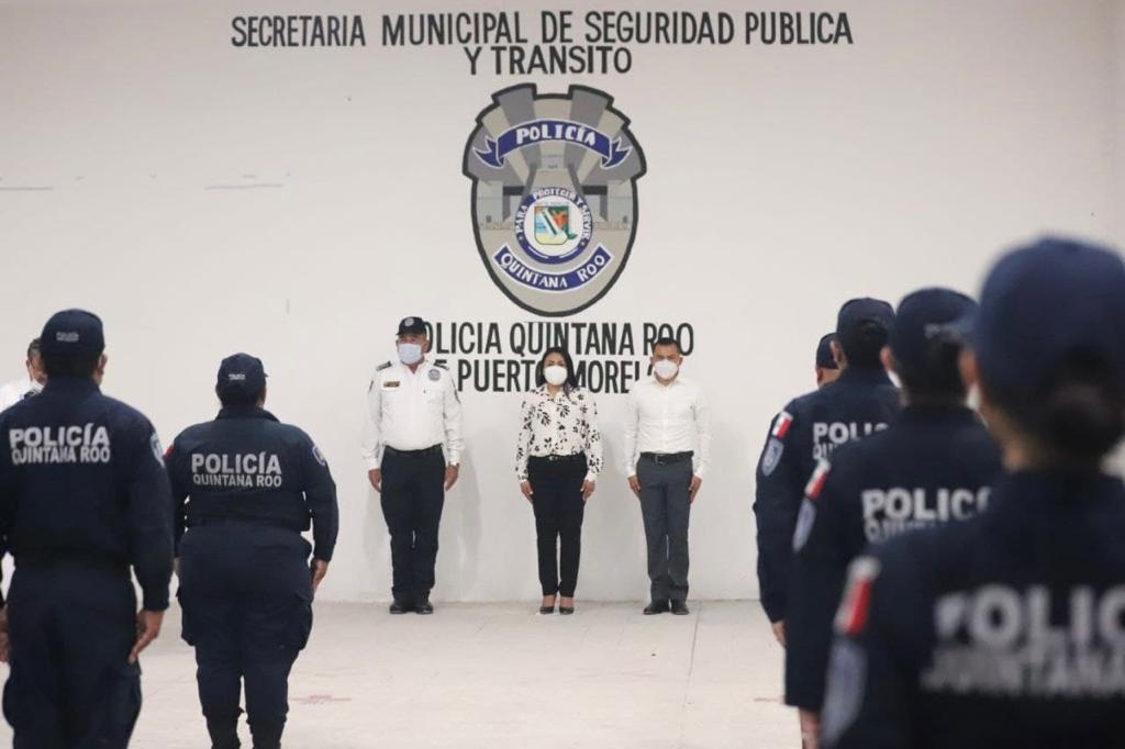 Reaparece Blanca Merari, Alcaldesa electa de Puerto Morelos, para el cambio de mando policial