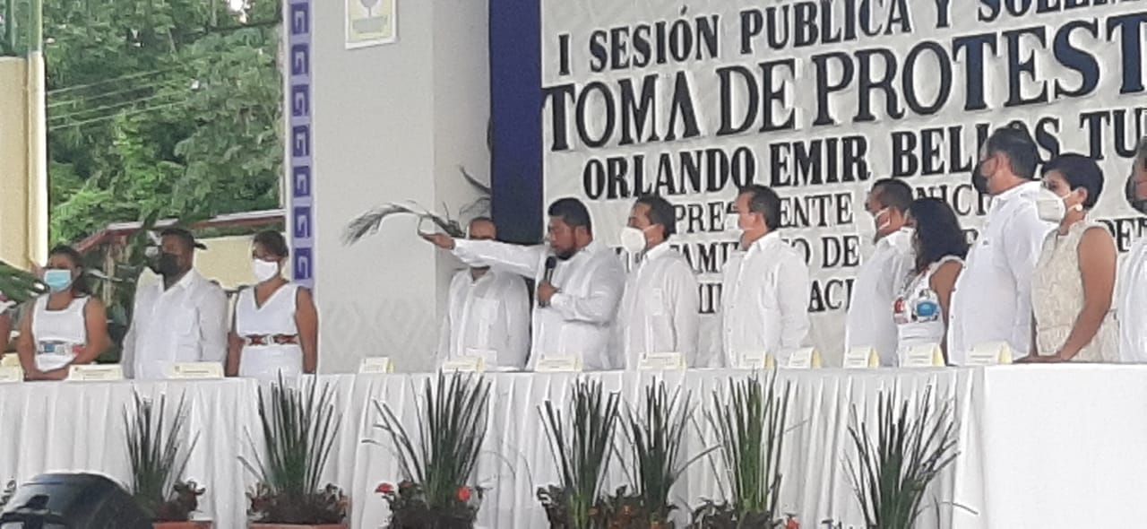 Emir Bellos Tun juramenta  como nuevo alcalde de Lázaro Cárdenas