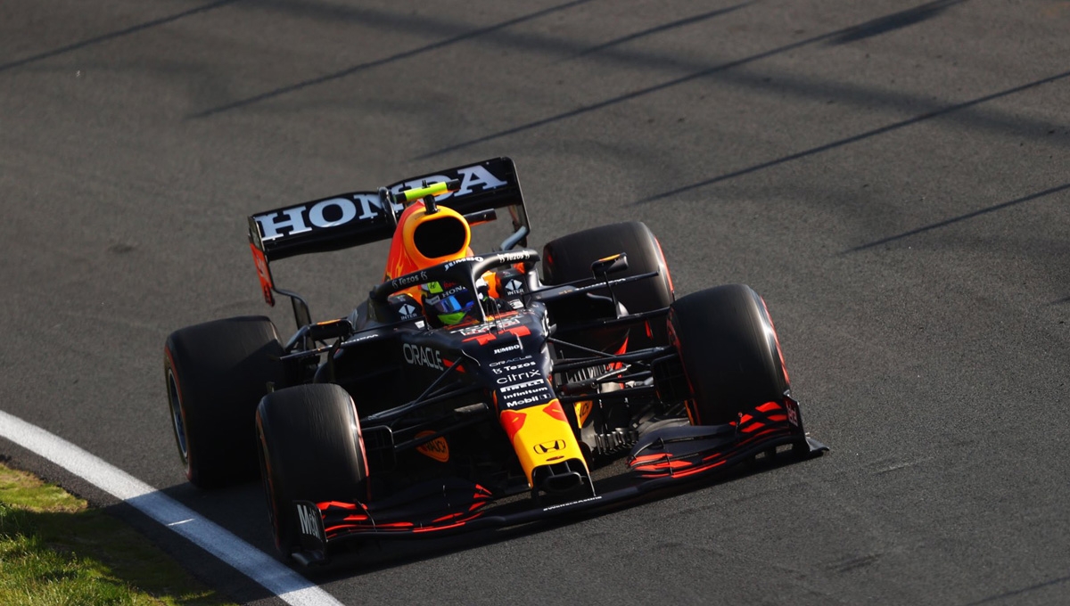 El piloto Max Verstappen de Red Bull Racing ganó el Gran Premio de Países Bajos, mientras que Checo Pérez finalizó la carrera en la octava posición