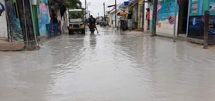 Fuertes lluvias ahuyentan a turistas en Holbox, Quintana Roo