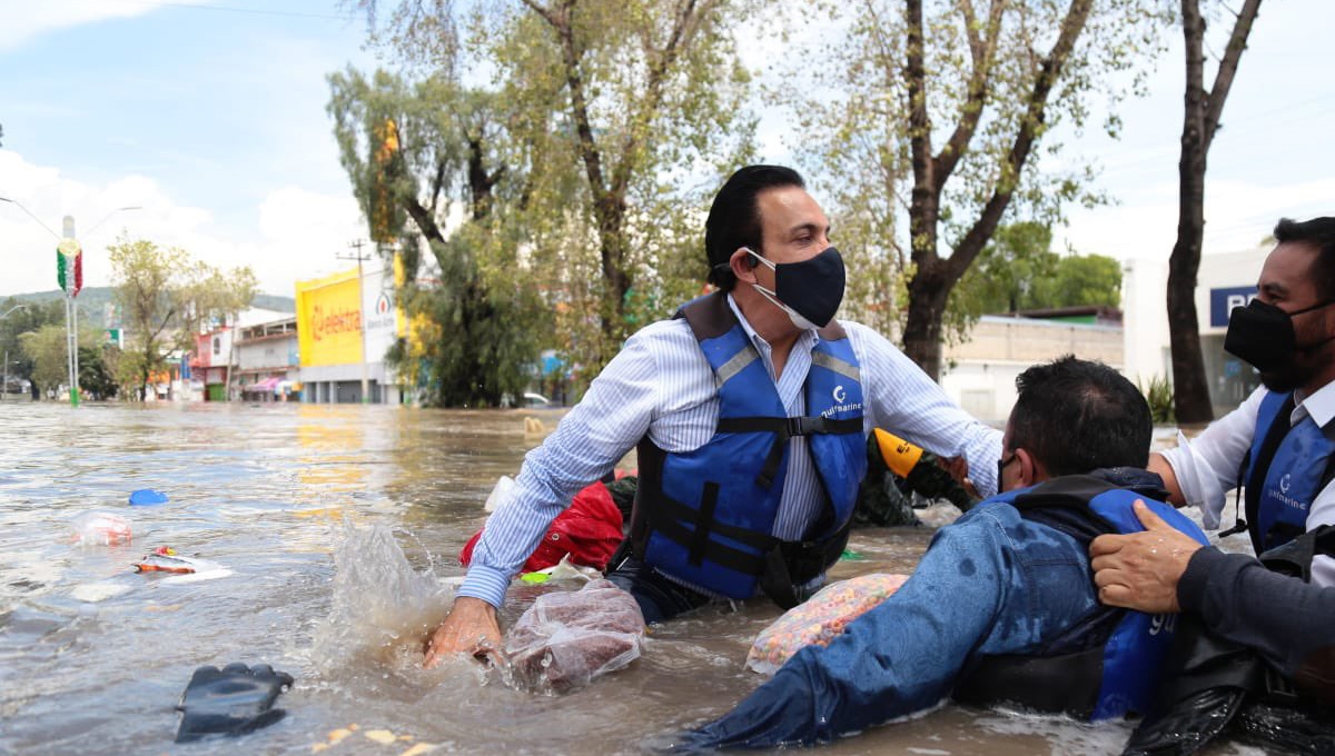 Lancha del gobernador de Hidalgo se hunde durante recorrido de inundaciones en Tula