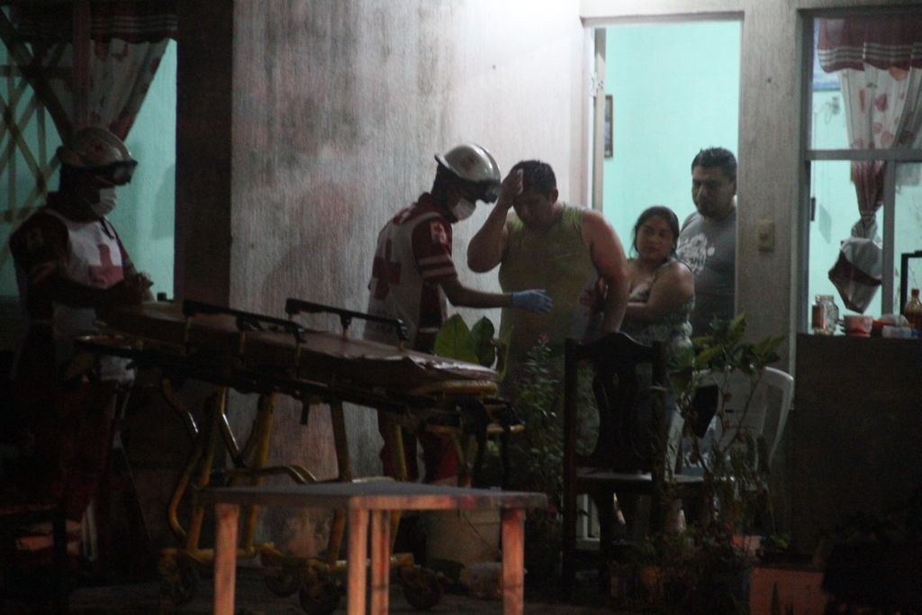 Hombre es agredido a machetazos en la cabeza por su vecino en la Región 254 de Cancún