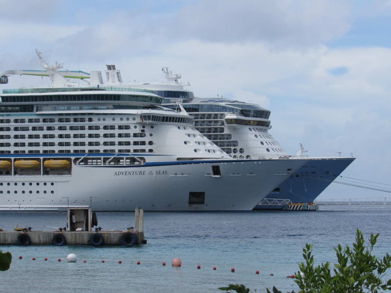 Arribo de tres cruceros provoca aumento de ventas en comercios en Cozumel