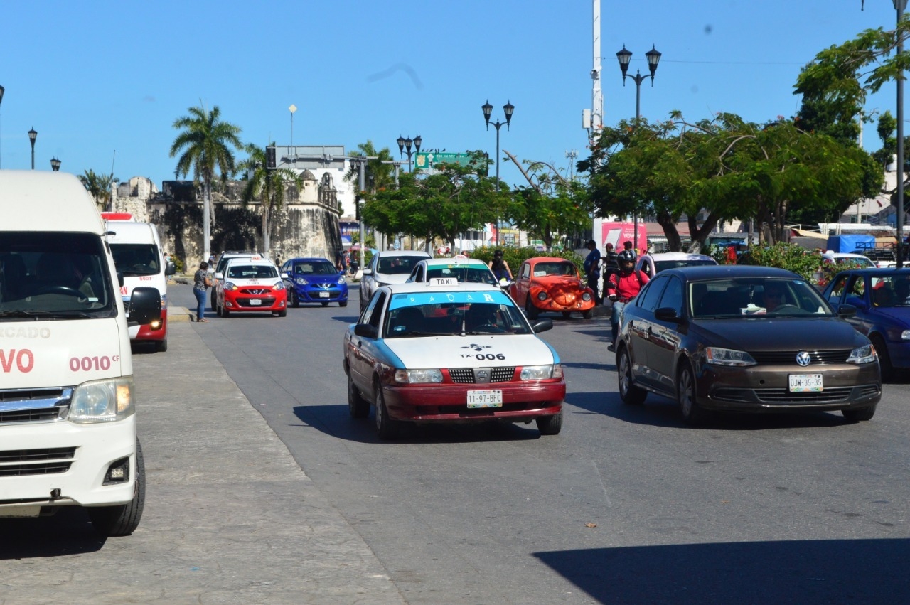 Taxistas boletinan a mujer tras denunciar violencia por un operador en Campeche