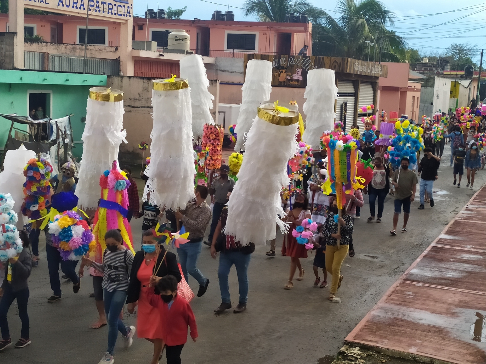 Con recorrido en el coso taurino, feligreses ponen fin a la Feria de Reyes de Tizimín