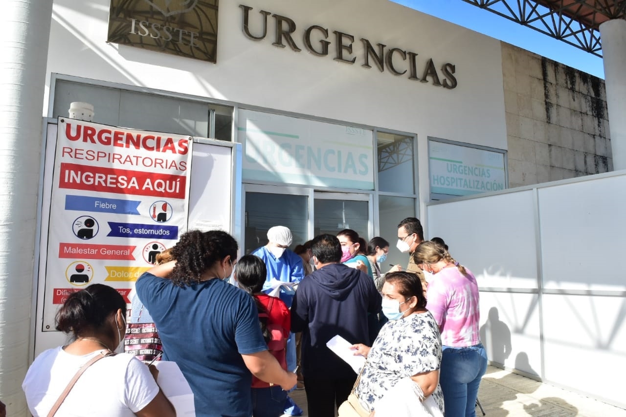 Las personas querían confirmar contagios y solicitar su incapacidad, pero el Hospital “Dr. Patricio Trueba de Regil” reportó no tener médicos