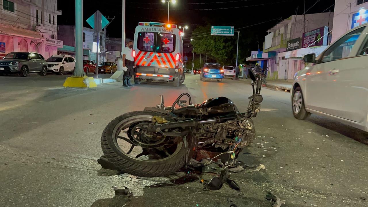 Conductor en estado de ebriedad choca y deja lesionado a un motociclista en Campeche
