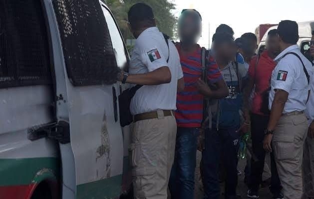 Detienen a 7 migrantes nicaragüenses abordo de un camión saliendo de Ciudad del Carmen