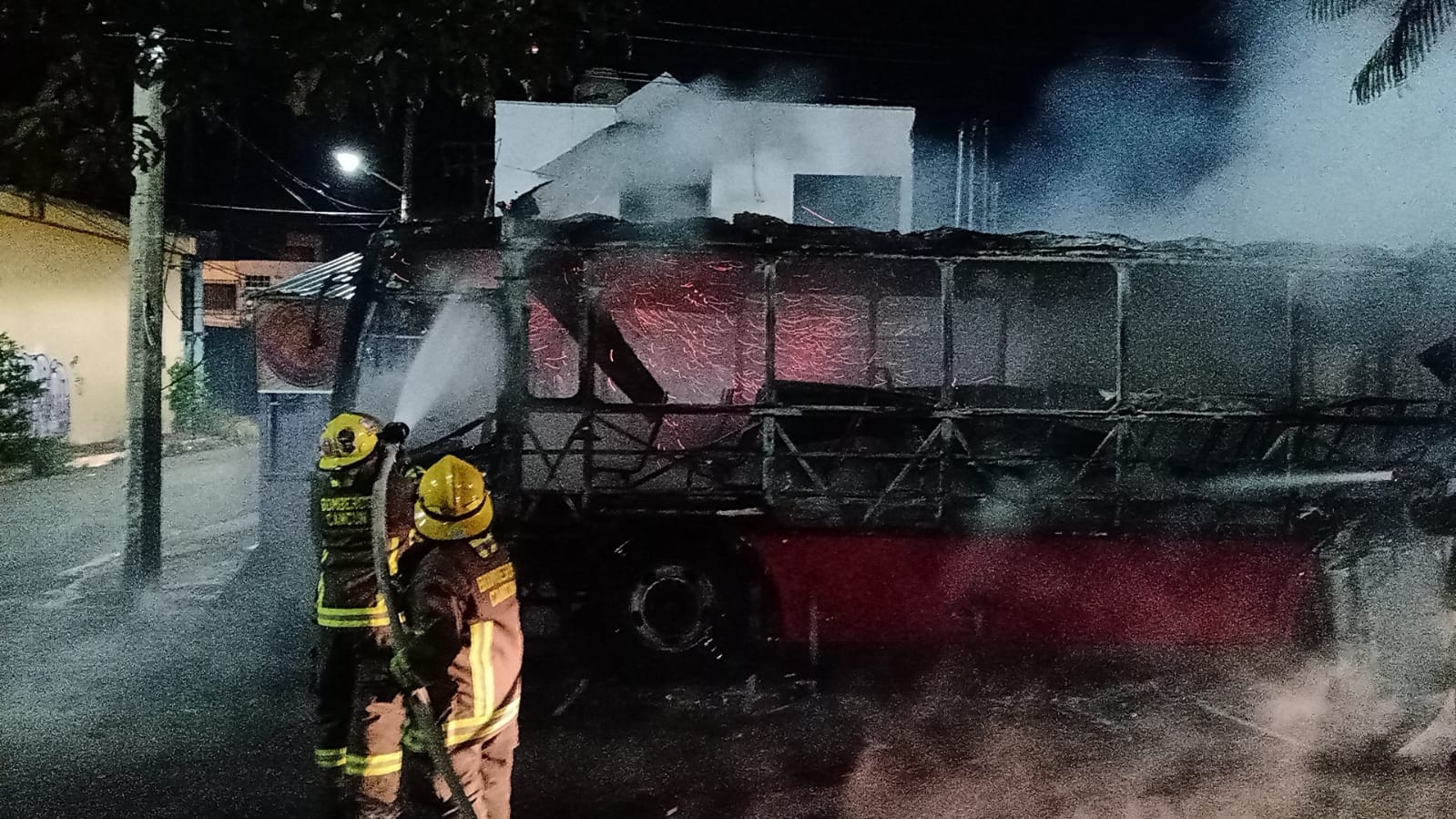 Se incendia autobús de transporte público en la Región 92 de Cancún