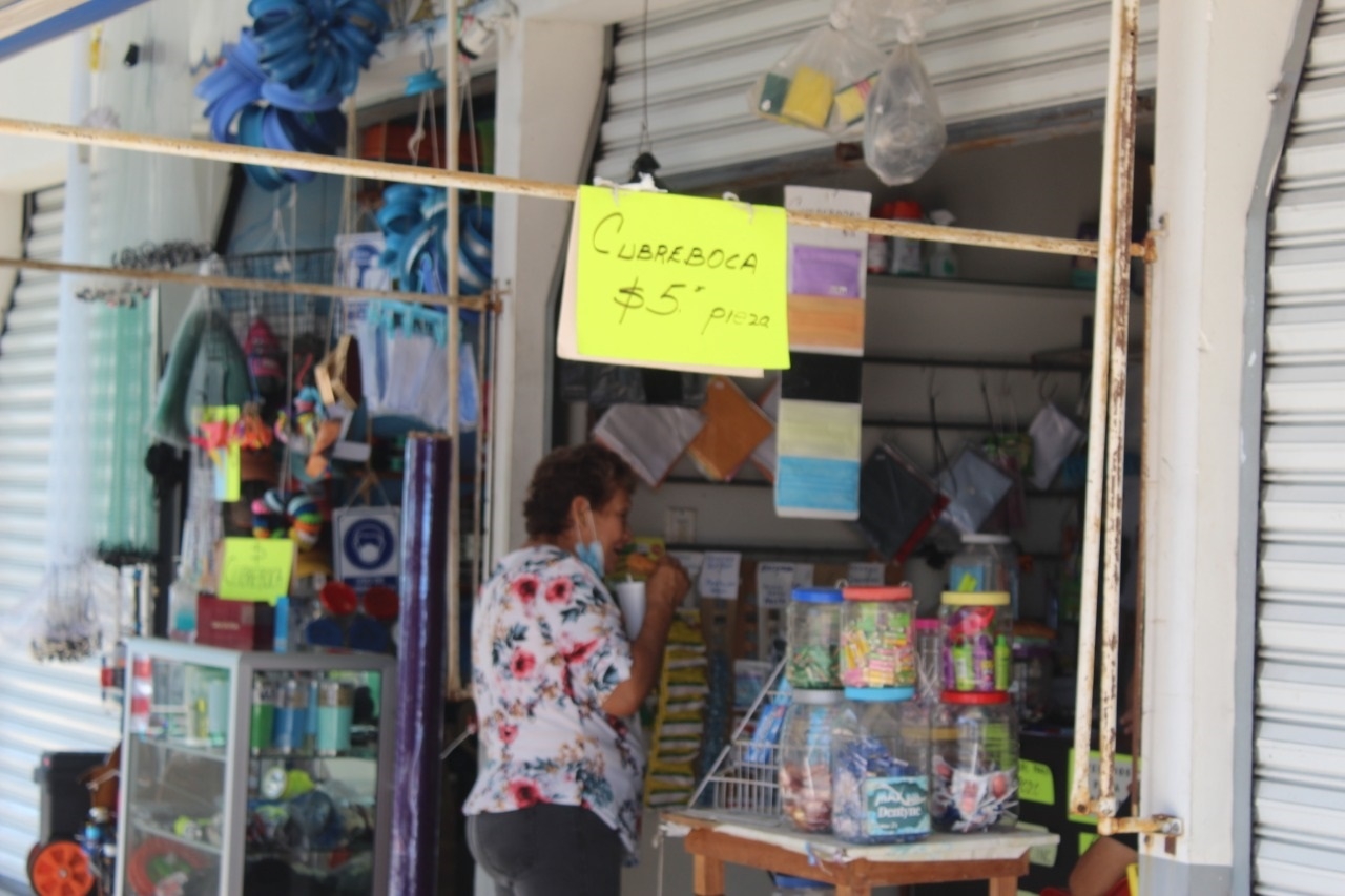 Ciudad del Carmen: Aumenta la compra de cubrebocas ante nueva ola de COVID-19