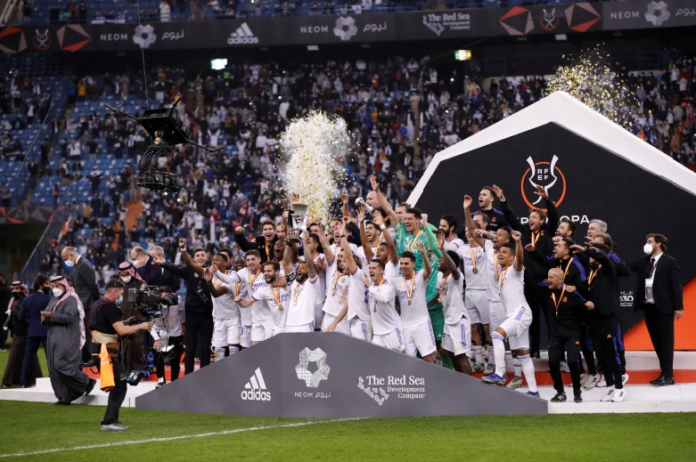 Real Madrid gana la Supercopa de España; su primer título de la temporada