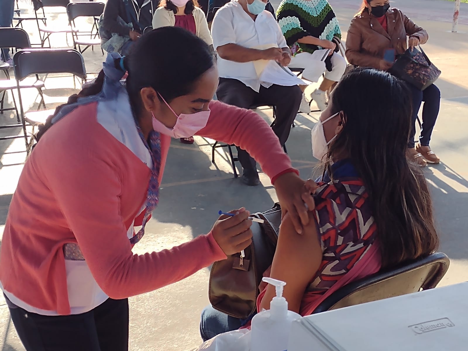 Maestros de la Zona Maya de Quintana Roo reciben refuerzo anticovid de Moderna