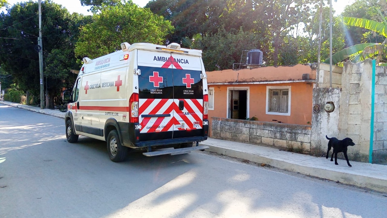 Convulsiona en el patio de su casa en Chiná, Campeche; Cruz Roja acude a auxiliarlo