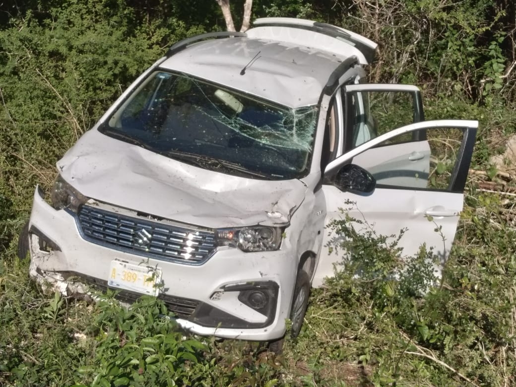 Automovilista se accidenta en la carretera Carrillo Puerto-Tulum y huye