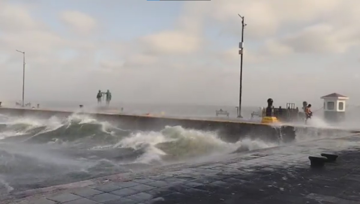 Frente Frío 32 ocasionará olas de hasta cuatro metros en la costa de Quintana Roo