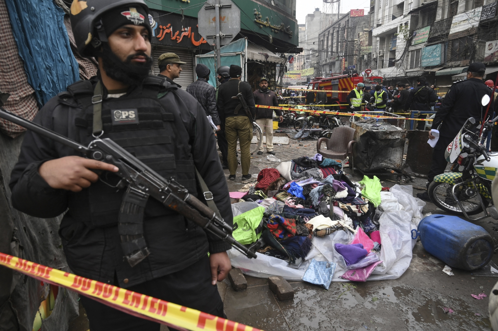 El ataque tuvo lugar en el barrio comercial Anarkali de Lahore y las primeras investigaciones señalan que la explosión fue causada
