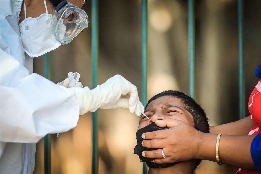 Casi 12 mil menores se han contagiado durante la pandemia por COVID-19. Foto: EFE/David Guzmán