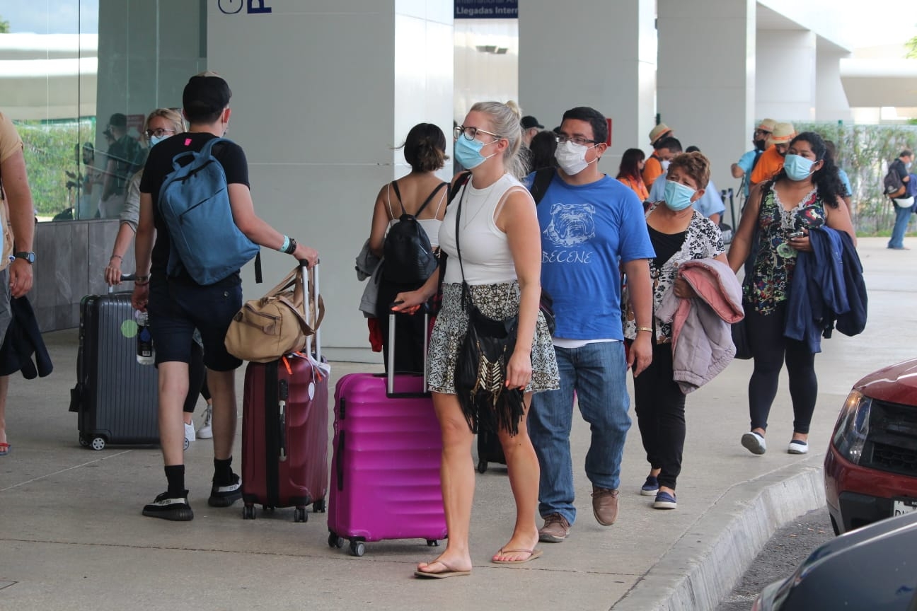 El COVID no detiene al turismo: Aeropuerto de Cancún registra 573 vuelos