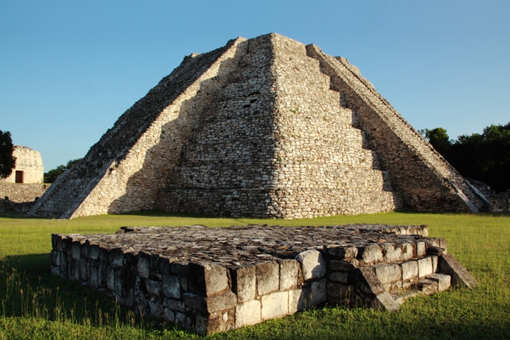 Conoce la réplica del castillo de Kukulcán de Chichén Itzá y dónde está ubicada