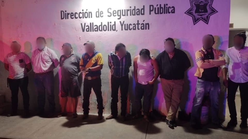 Clausuran fiesta clandestina en Valladolid con 50 personas; habría pelea de gallos