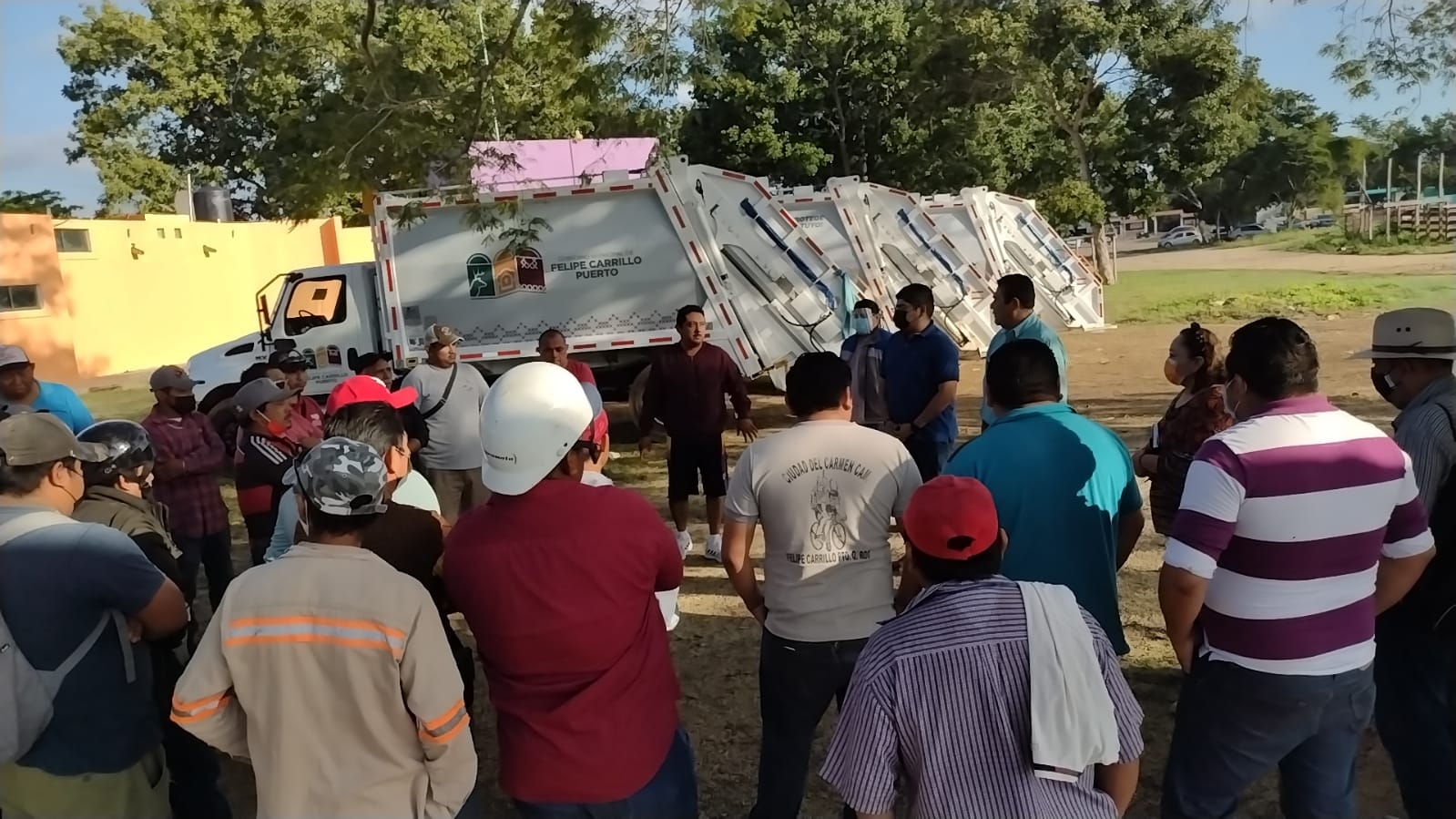Empleados de Servicios Generales de Carrillo Puerto suspendieron por dos horas el servicio de recoja de basura para ser escuchados