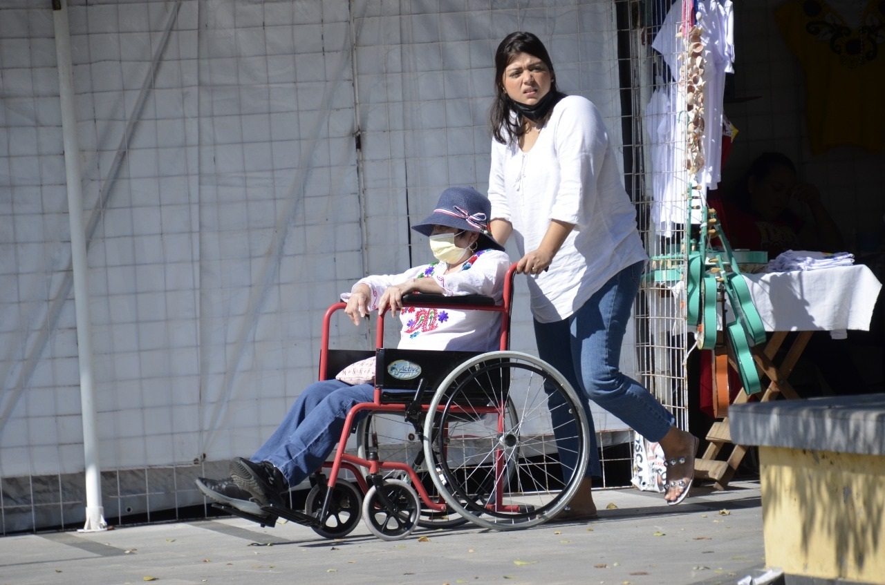 Abuelitos exigen manutención a sus hijos en Ciudad del Carmen