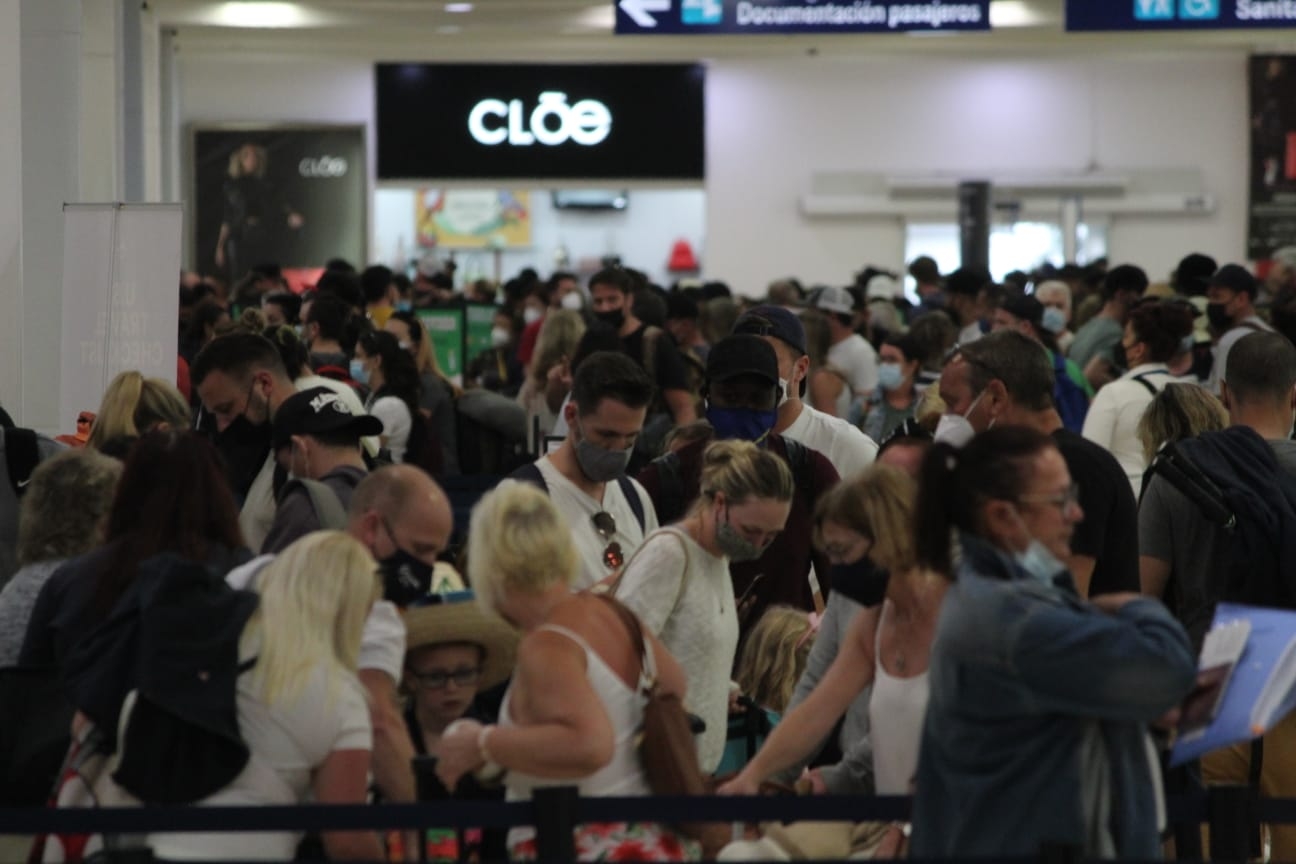 INM busca soluciones tras demanda de turistas extranjeros en el Aeropuerto de Cancún